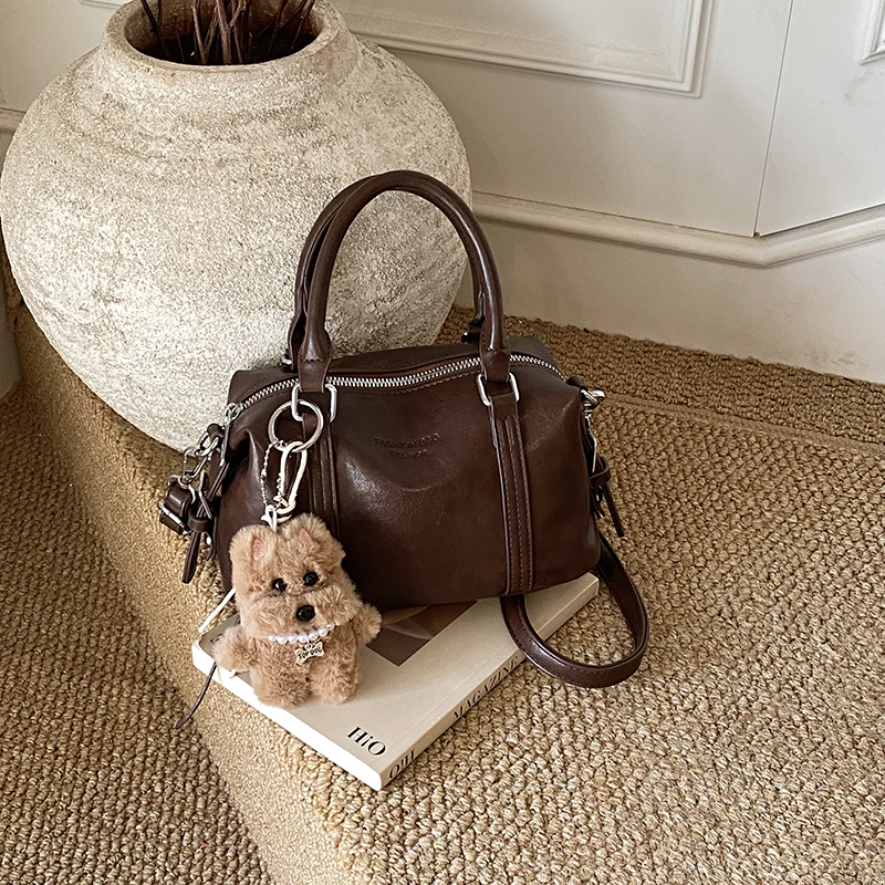 2025 Autumn Women's Simple Leisure Fashion Luxury Party Handbag Large Capacity Crossbody Bag Essential Shoulder Bag for College Students Shopping