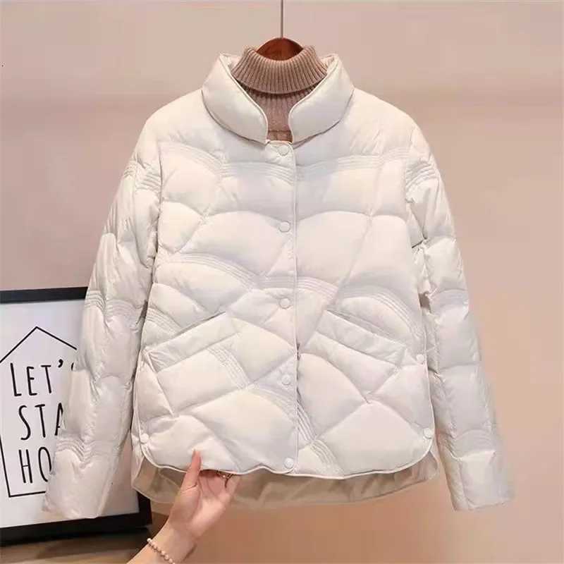 Warm Light White Duck Down Coat Autumn Winter Women Bigsize Down Jacket Ladies Single-breasted Long Sleeve Short Puffer ParkasT251105