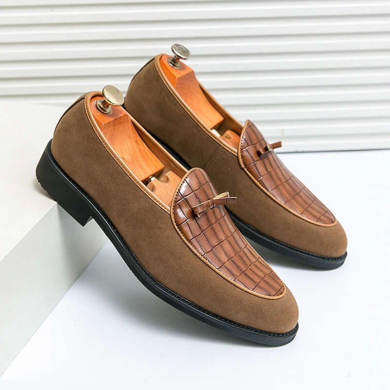 Large men's loafers, fashionable new business dress shoes, trendy one foot lazy shoes