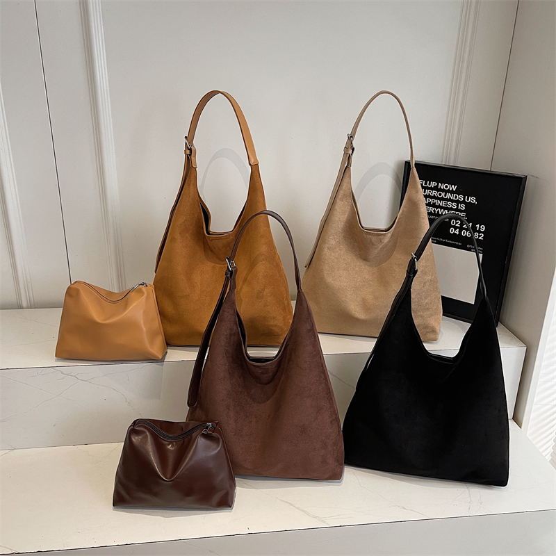 New Spring Women's Simple Leisure Fashion Luxury Party Handbag Large Capacity Crossbody Bag Essential Shoulder Bag for College Students Shopping