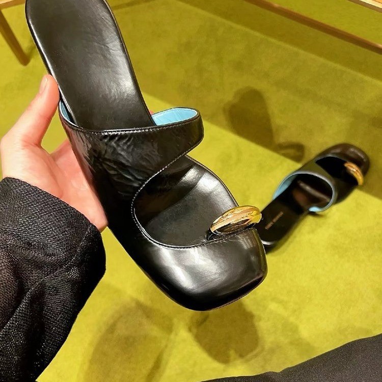designer shoes 2025 Women's wedge heel half-slippers for outdoor wear style niche design metal toe cap hollowed out and peep-toe sandals
