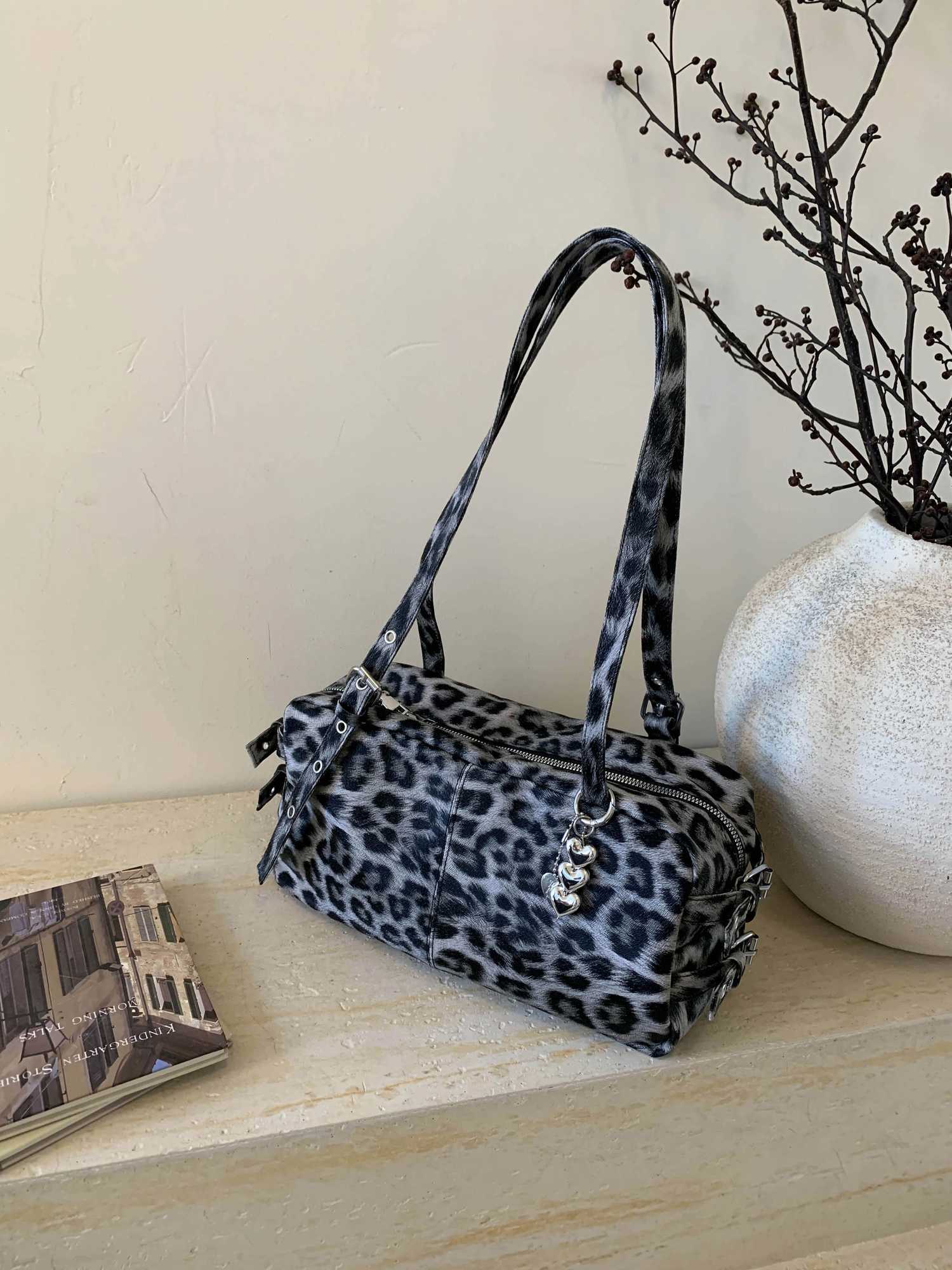 Personality Trendy Casual Textured Large-Capacity Pillow Bag 2025 Spring New Style Stylish Womens Shoulder Tote Bag Z251104