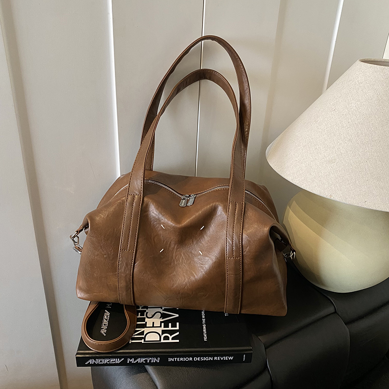 Winter women's fashionable, simple, casual, luxurious party handbag, large capacity crossbody bag, essential shoulder bag for college students sh