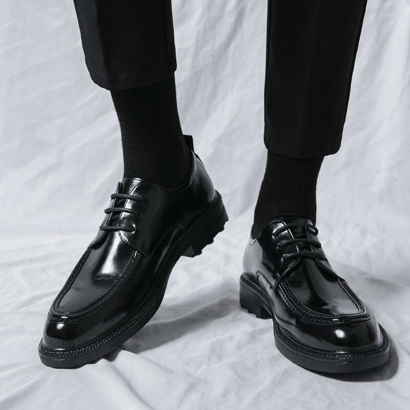Large size lace up casual with a shiny cover, business lazy shoes, hairstylist, black leather shoes for men