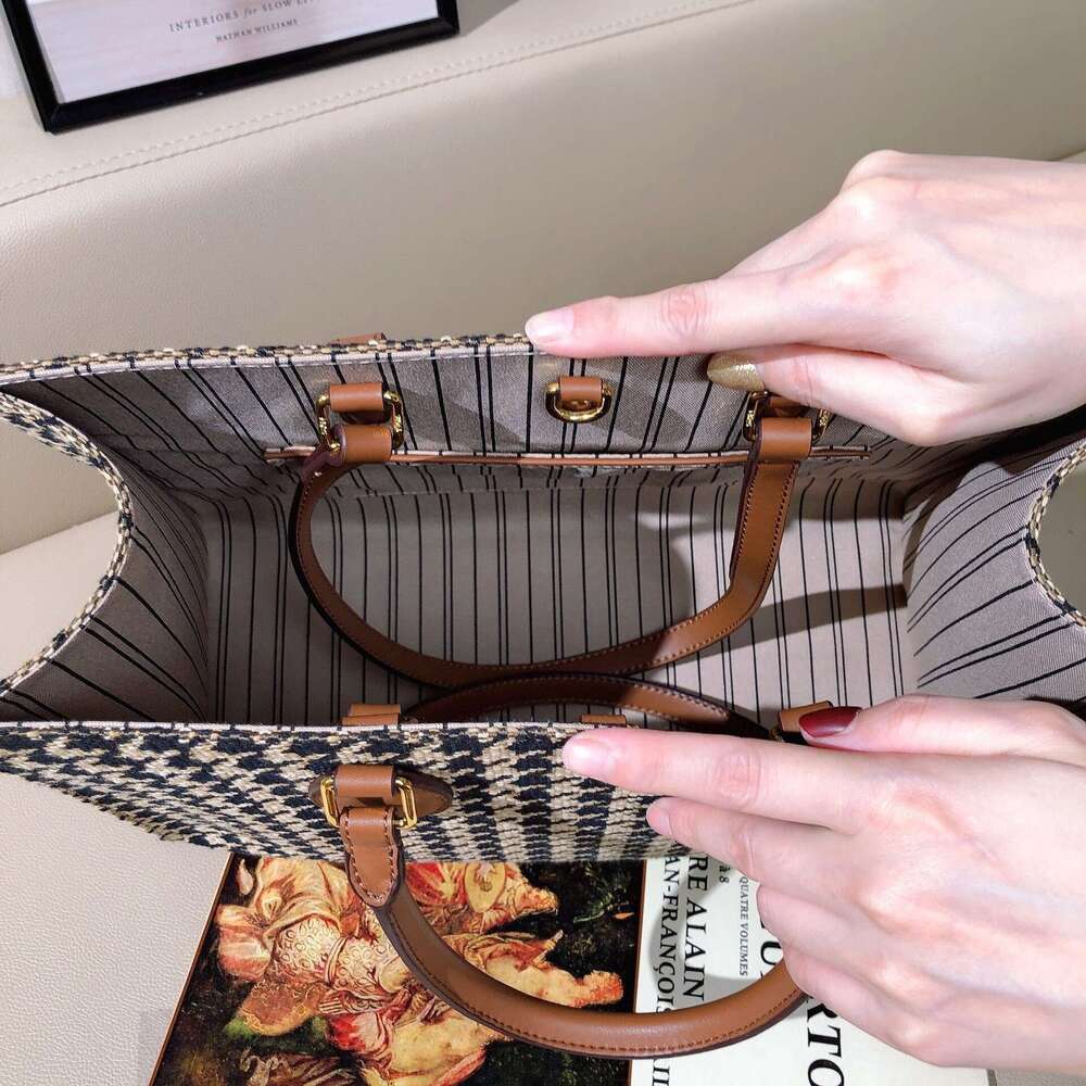 Houndstooth Handbag Business for Women Commuting European and American Retro Large Capacity Tote Trendy Autumn Winter Shopping Bag