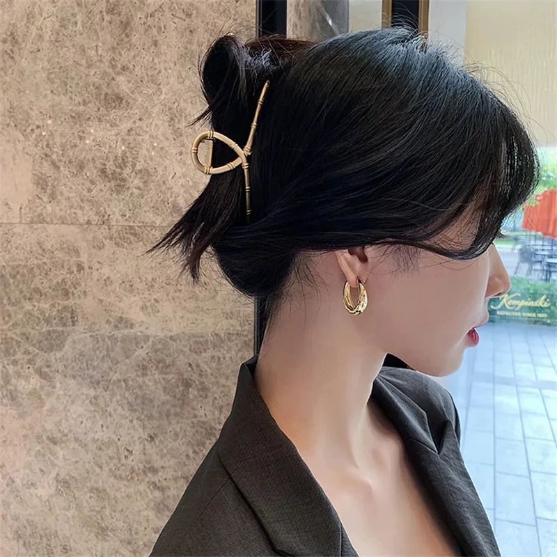 2024 Classic Copper Alloy Smooth Metal Hoop Earrings For Woman Fashion Korean Jewelry Temperament Girls Daily Wear earrings 251131