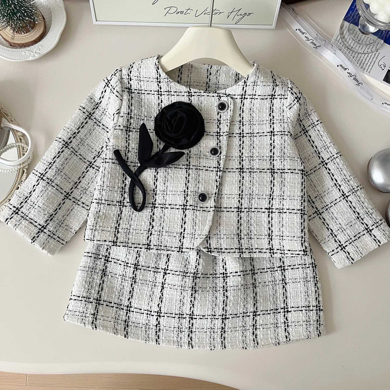 New Spring Autumn Girls Flower Checkered Coat Skirt 2-Piece Set Style Tweed Suit for Kids Fashion Outerwear Set Y251105