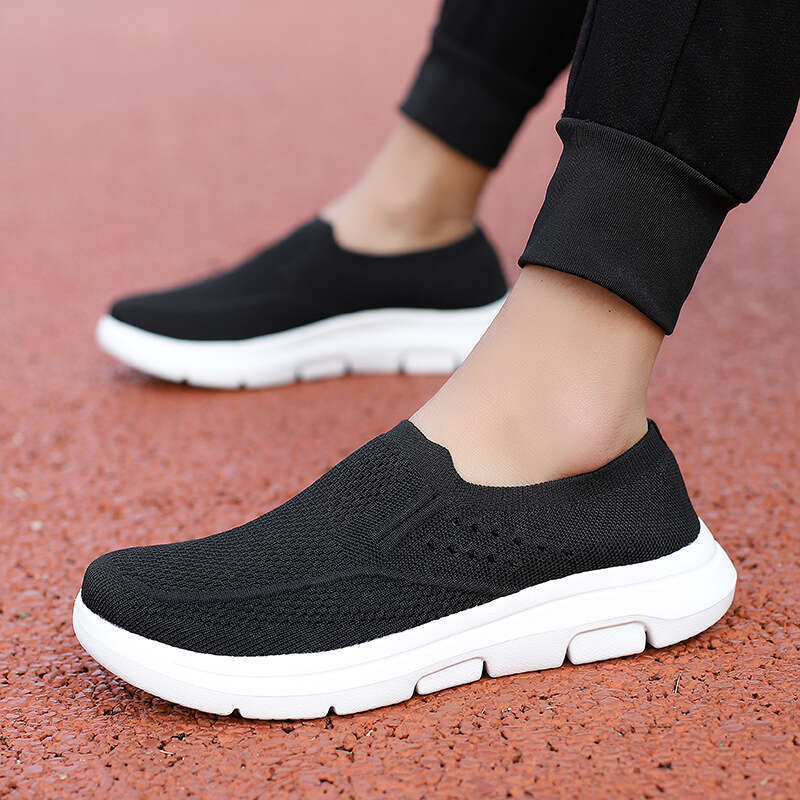 Large size Flyknit couple's walking 35-48 new mesh breathable mom trendy casual sports shoes