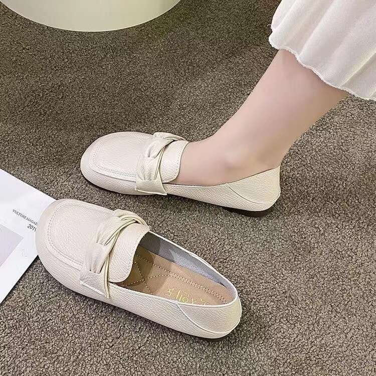 Waterproof outer wearing soft sole lazy shoes, spring autumn can be stepped on with one heel, casual and non slip flat bottomed four season bean singl