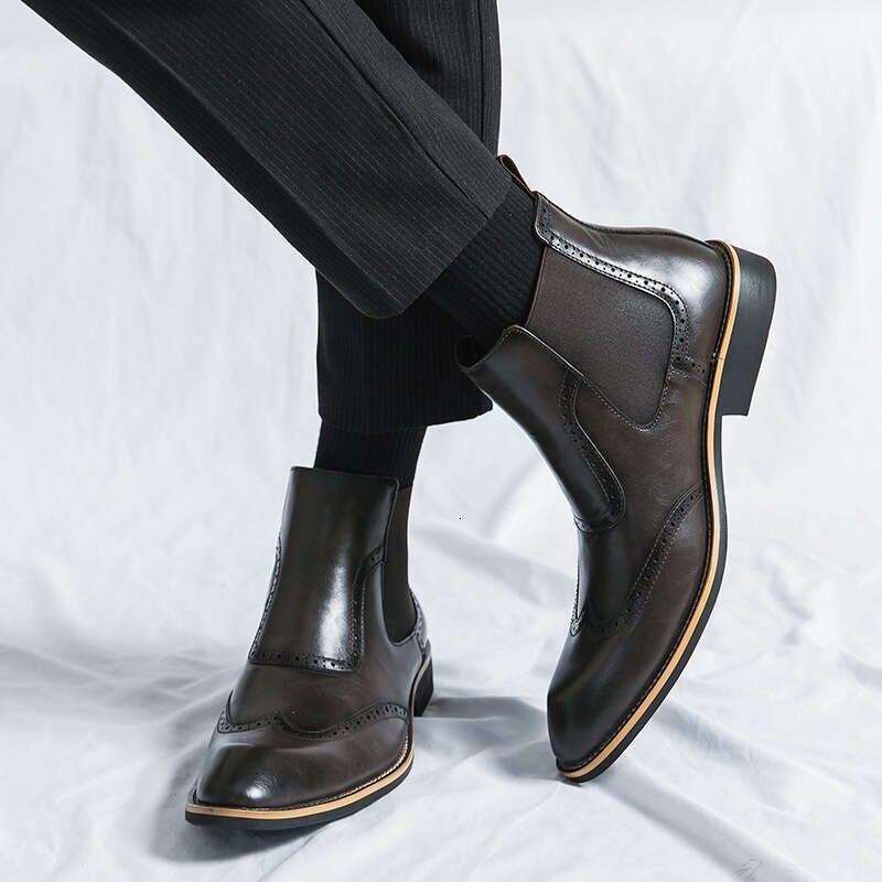 Large size new Martin fashionable men's autumn and winter leather boots trend British Chelsea mid top casual shoes