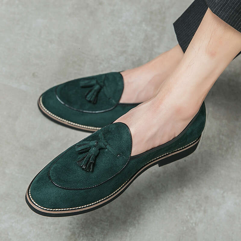 Men's casual in plus size, new tassel fashionable foot covers, lazy shoes, trendy business small leather shoes