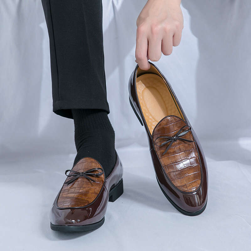 Men's shoes in plus size, new casual leather fashionable men's foot covers, business dress shoes, trendy British style, loafers
