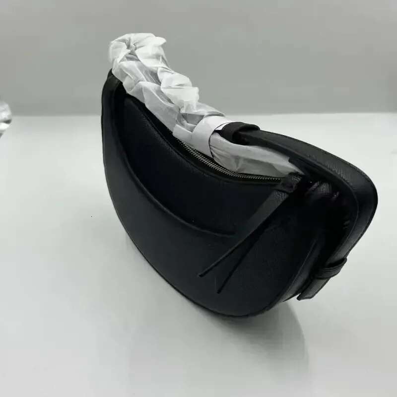 Design Crescent Shoulder Crossbody Bag Light Comfortable Fashion Versatile Women's Handbag