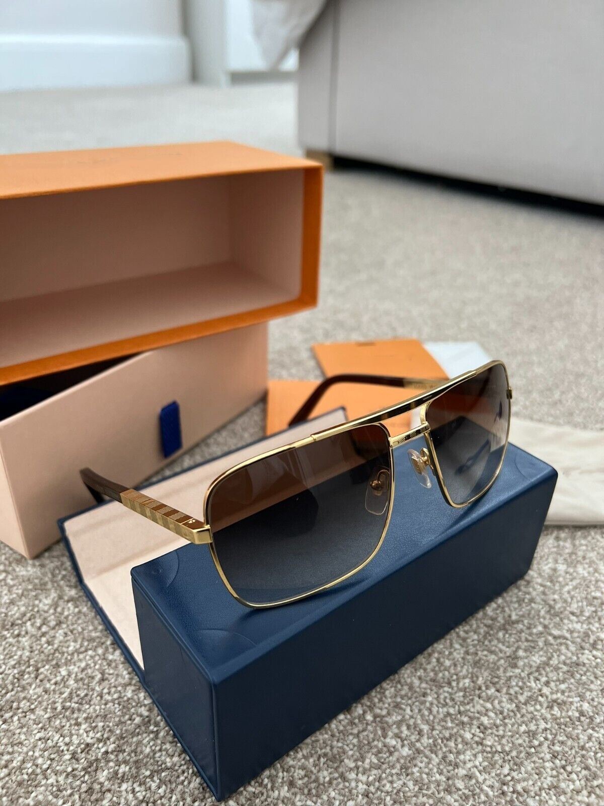 Luxury Men Sunglasses Classic Unisex Eyewear with Attitude - Polarized Lens, Includes Protective Box Z260306