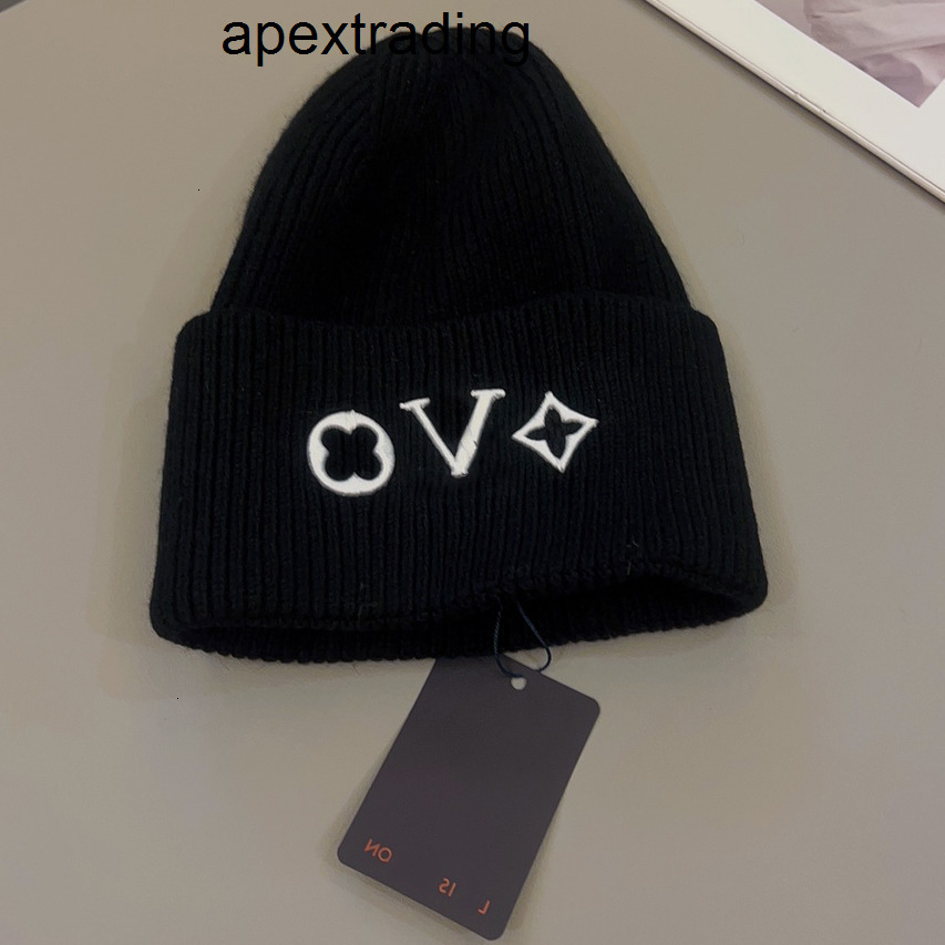 Designer beanie Luxury Winter hat casquette knit bonnet men and women Warm cap versatile wood Temperat louise''vuttonliness viutonlies vittonlies lvity lvtity BRLK