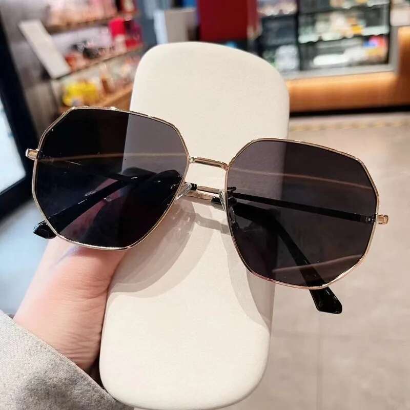 New Metal Men Sunglasses Brand Designer Sun Glasses Vintage Women Female Classic Driving Eyewear UV400 Gafas De Sol