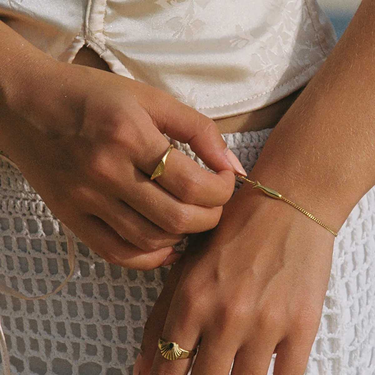 18K Real Gold-Plated Stainless Steel Sardine Bracelets Small Yellow Fish Bracelets Simple Summer Ocean Jewelry Gifts For WomenXJ251105