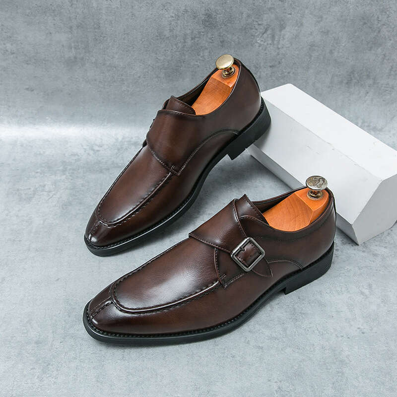 Men's in plus size, new casual fashionable men's business dress shoes, trendy banquet and wedding leather shoes