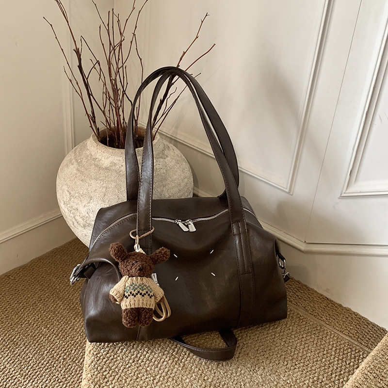 Winter women's fashionable, simple, casual, luxurious party handbag, large capacity crossbody bag, essential shoulder bag for college students sh