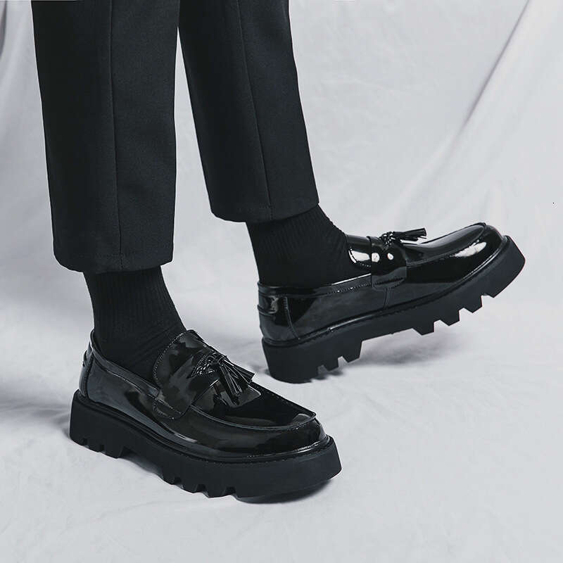 Large pointed formal business leather shoes, 2023 thick sole single shoe, round toe tassel men's loafers