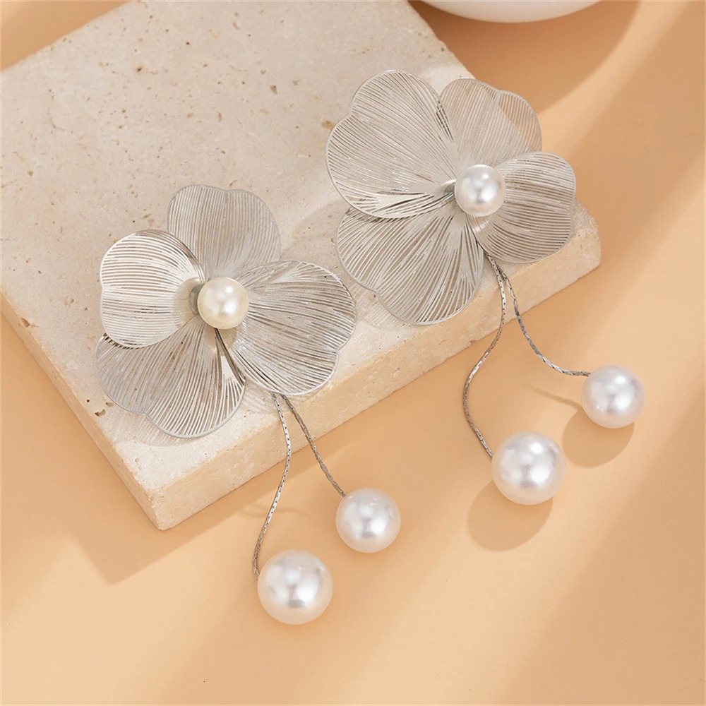 Fashion flower earrings pearl pendant Korean n womens stud metal jewelry accessories party gifts 250326