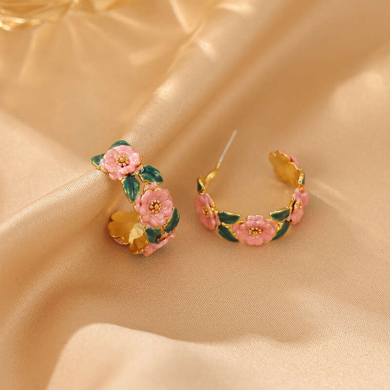 French Retro Colorful Camellia Enamel Oil Drop C-shaped High-end Fashionable Temperament Niche Vintage Earrings