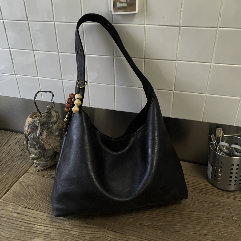 2025 Winter Women's Simple Leisure Fashion Luxury Party Handbag Large Capacity Crossbody Bag Essential Shoulder Bag for College Students Shopping