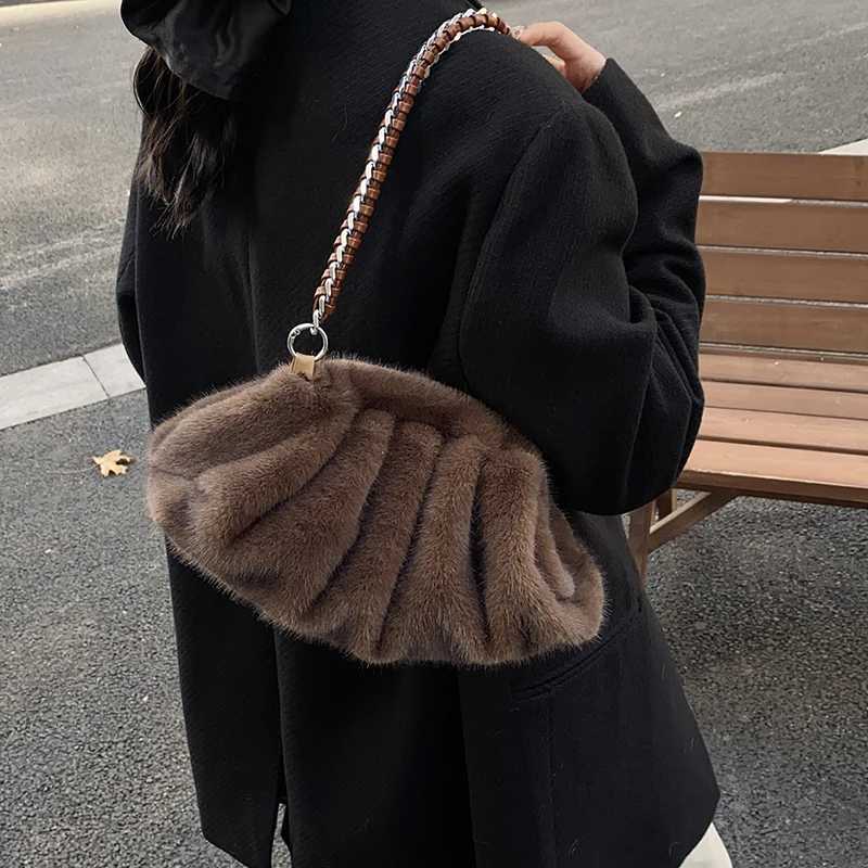 Lady Pleated Design Faux Fur Shoulder Bags for Women 2025 Luxury Designer Purses and Handbags Winter Warm Soft Plush Hobo Bags Z251104