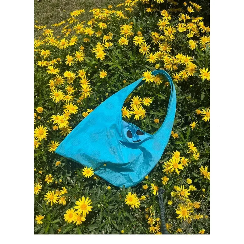 Y2K niche arc blue polka dot single shoulder tote bag large capacity commuting travel canvas handbag Korean 251104