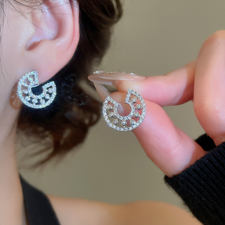 Silver Needle Inlaid Zircon C-shaped Korean Style Ins Minimalist Niche Earrings Light Luxury High-end Elegant Versatile Ear Jewelry - view 6