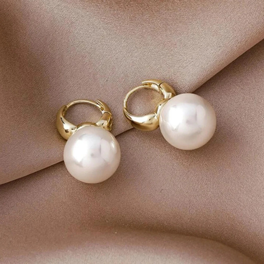 Pearl Studs Hoop Earrings for Women Charm Gold Color Eardrop Minimalist Korean Dangle Earring Wedding Jewelry Accessories 251131