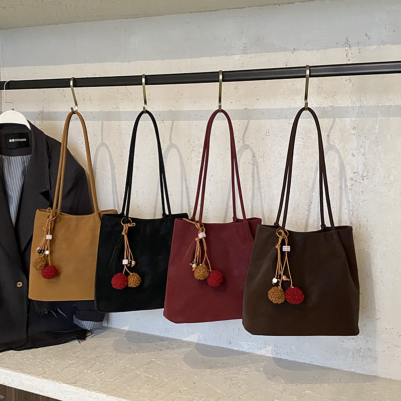 New summer women's simple, casual, fashionable, luxurious party handbag, large capacity crossbody bag, essential shoulder bag for college student