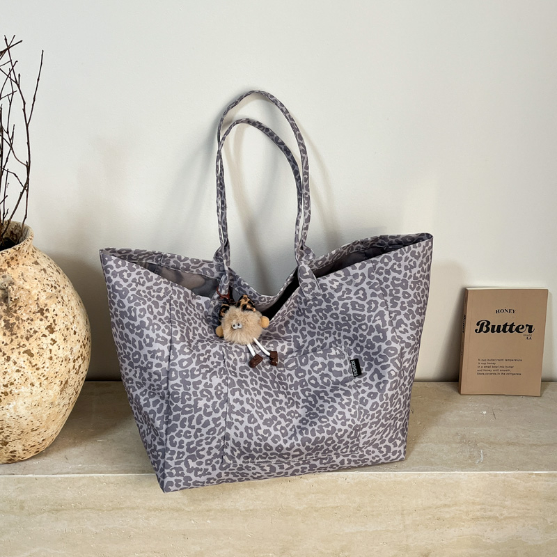 New autumn women's simple, casual, fashionable, luxurious party handbag, large capacity crossbody bag, essential shoulder bag for college student