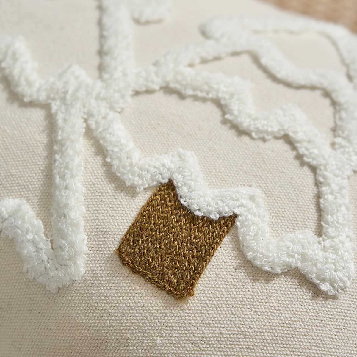 Christmas Throw Pillow Cover Soft Cozy Pillowcase Xmas Trees Tufted Embroidery Cushion Cover with Tassels for Home Sofa Bed Deco Y251105