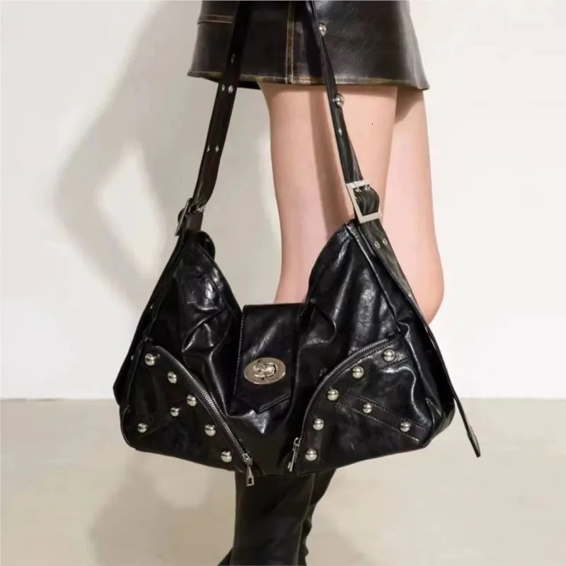 Girl Black Rivet Lock Tote Bag Women Leather Large Capacity Shoulder Bags Ladies Y2k Aesthetics Harajuku Crossbody Bag 2025 251031
