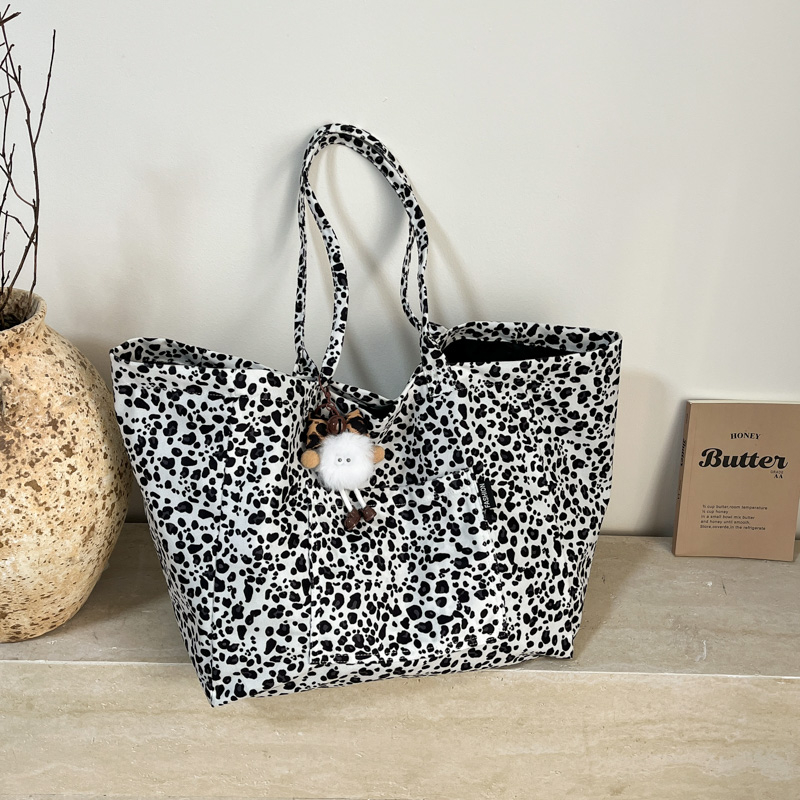 New autumn women's simple, casual, fashionable, luxurious party handbag, large capacity crossbody bag, essential shoulder bag for college student