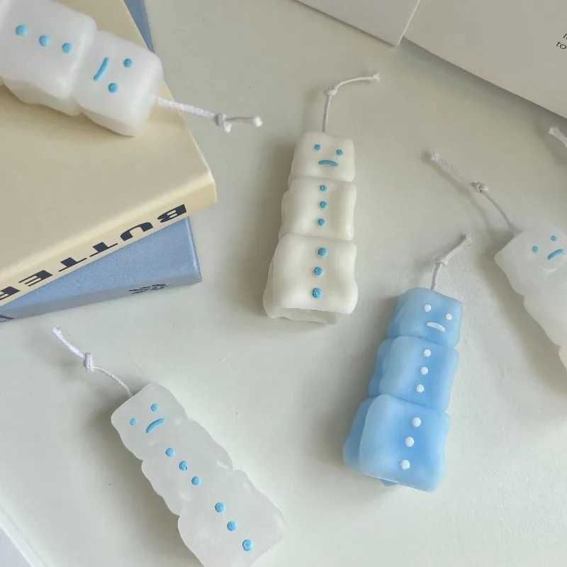 Cute Snowman Shaped Scented Candle Minimalist Design Adorable Decorative Home Accent and Cozy Holiday Aromatherapy Gift C251105