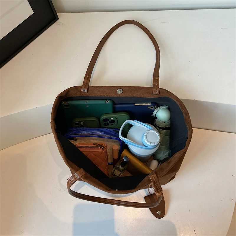 LEFTSIDE Women Flannel Large Capacity Shoulder Bag 2025 Winter Retro Soft Tote Bag Luxury Designer New Trend Female Handbags Z251104