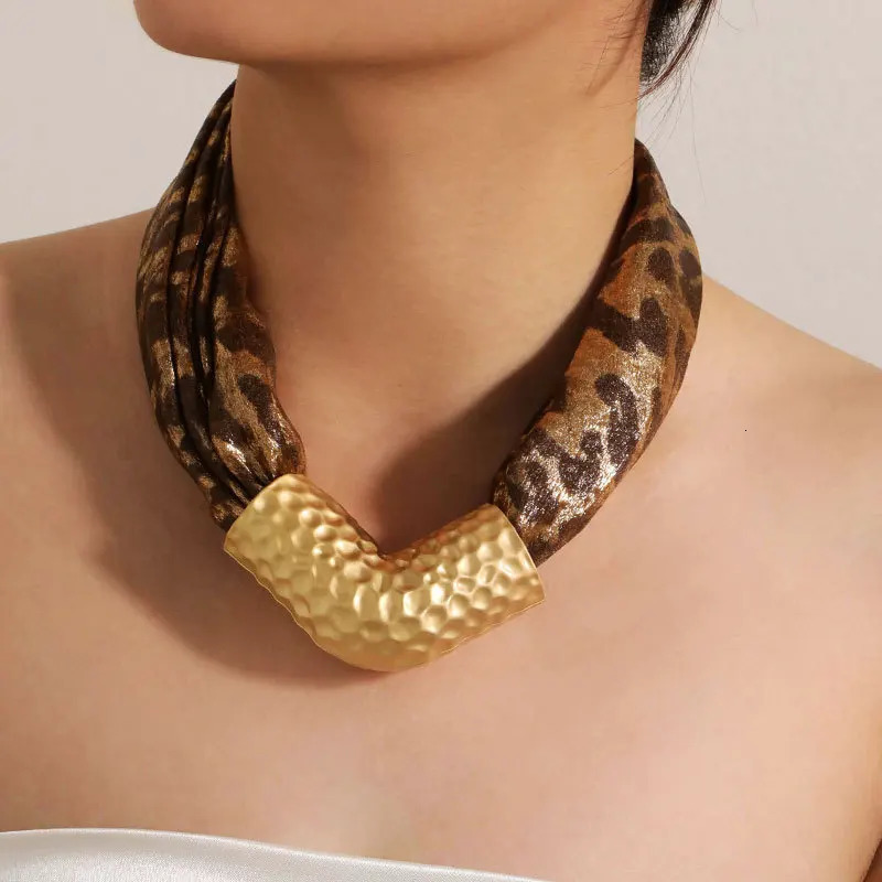 Statement Geometric Pendant Necklace for Women Girl Trendy Wedding Party Jewelry Accessory 251031