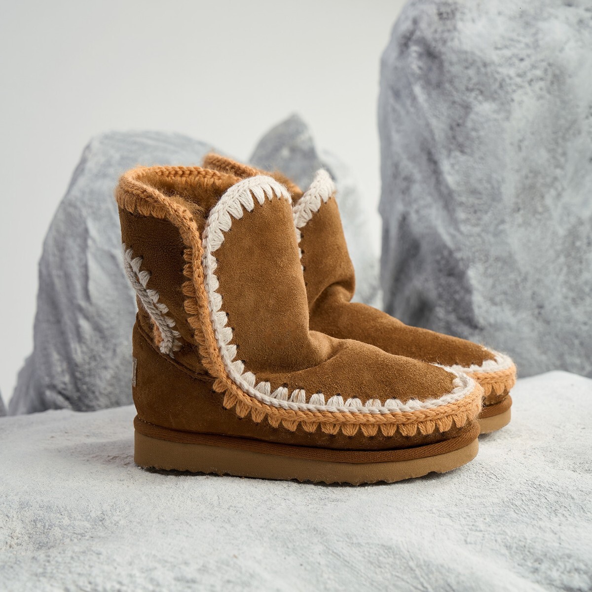 New designer shoes for autumn and winter, sheepskin integrated women's snow boots, luxury shoes