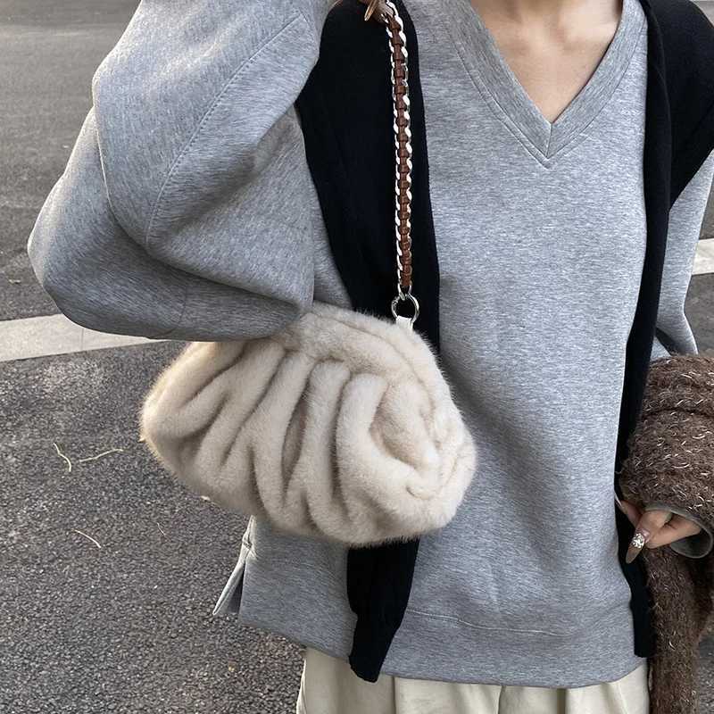 Lady Pleated Design Faux Fur Shoulder Bags for Women 2025 Luxury Designer Purses and Handbags Winter Warm Soft Plush Hobo Bags Z251104