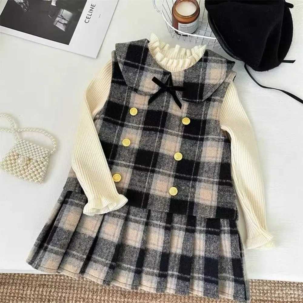 Bear Leader Red Checkered Printed Girls Clothes Warm Autumn Winter Sleeveless DressLong Sleeved Top New Years Childrens Sets Y251105