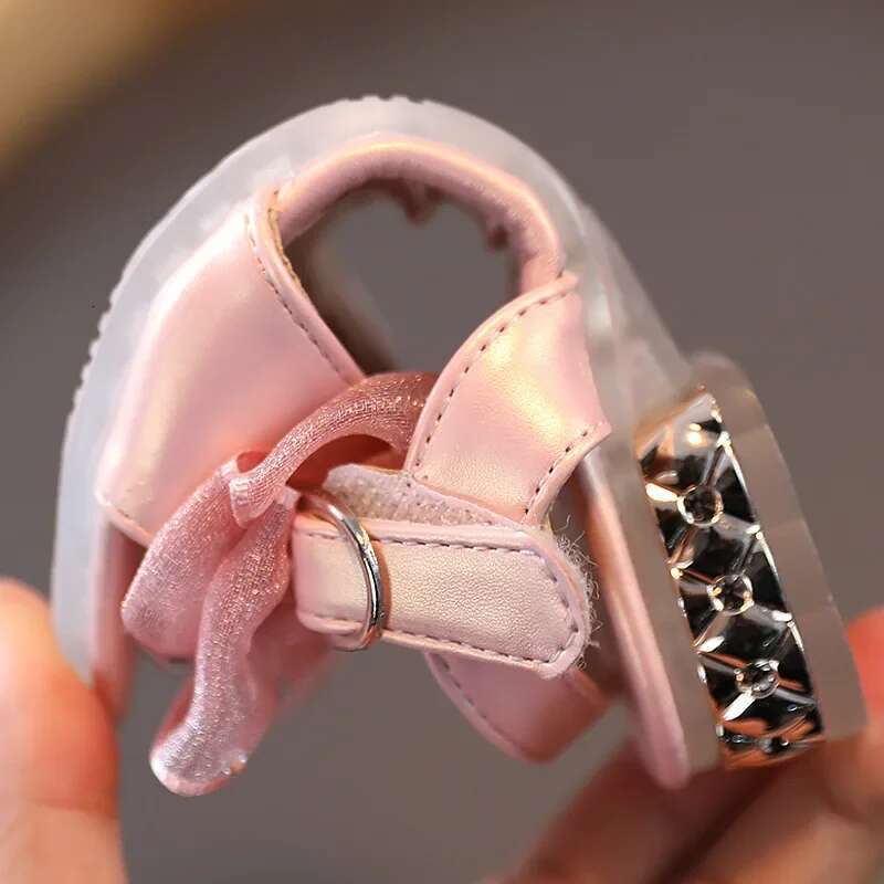 2025 Sandals Princess Shoes Korean Soft Bottom Baby Casual Bow Children's Shoes Girl Designer Fashion Women's Sandals