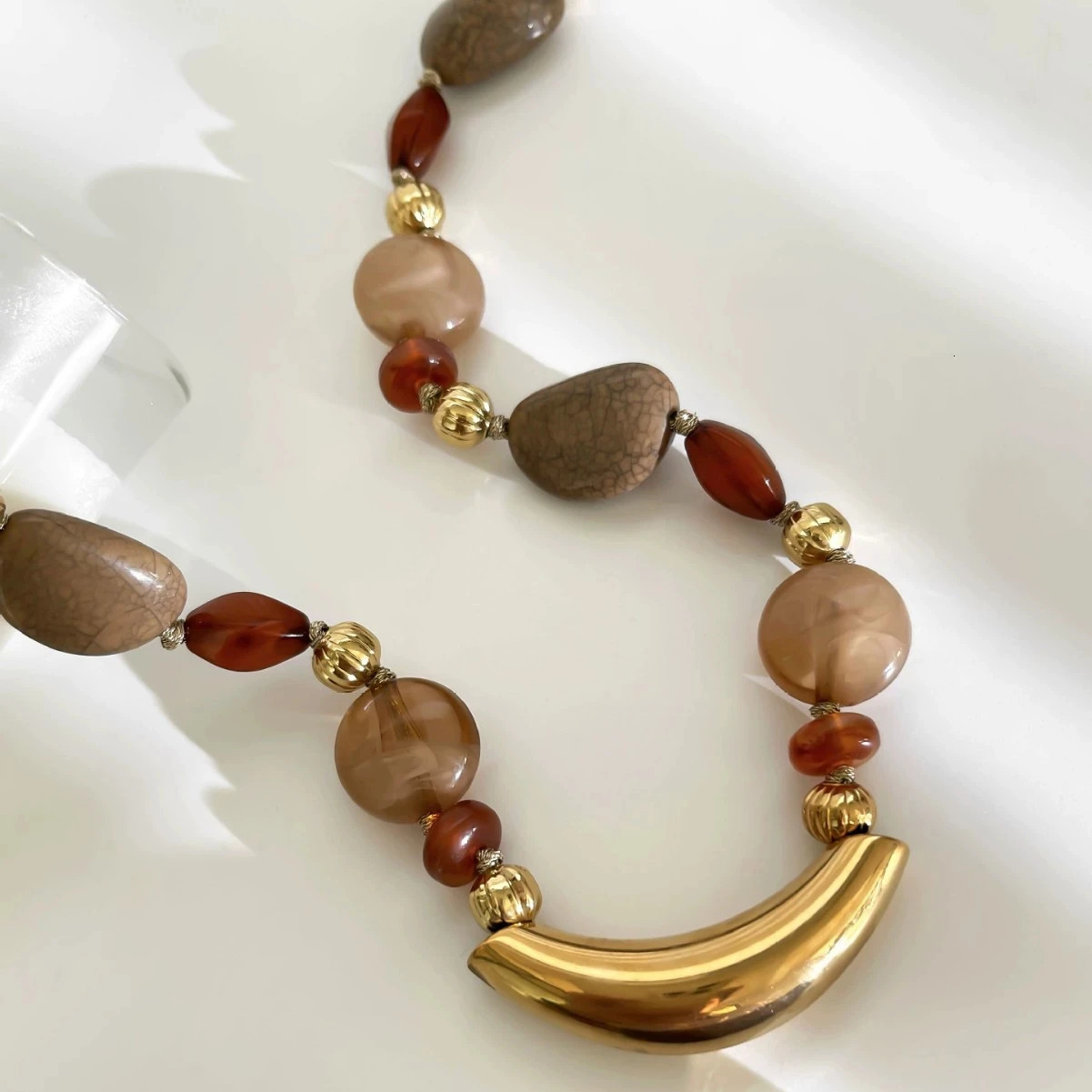 Retro Natural Agate Beaded Necklace with Stainless Steel Bull Horn Charm Waterproof Womens Handmade Jewelry 251031