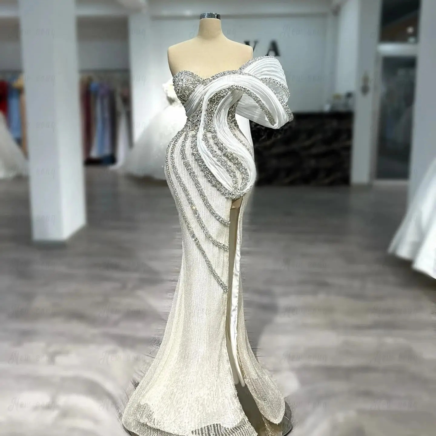 Gorgeous Evening Dresses For Women Crystal Sequins Split Side Gown Sweetheart Neck Sleeveless Floor Length Dress Party Custom Made