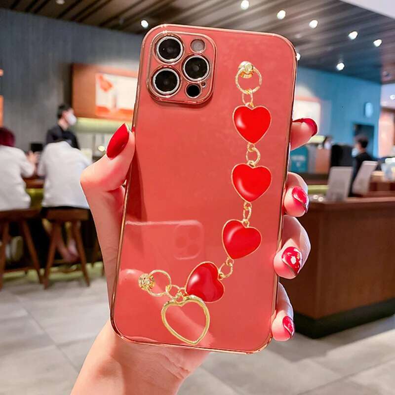 Fashion Plating Love Heart Bracelet Chain For iPhone 15 14 12 11 13 Pro Max X XS 13pro 14pro 7 8 Plus Shockproof Case Cover