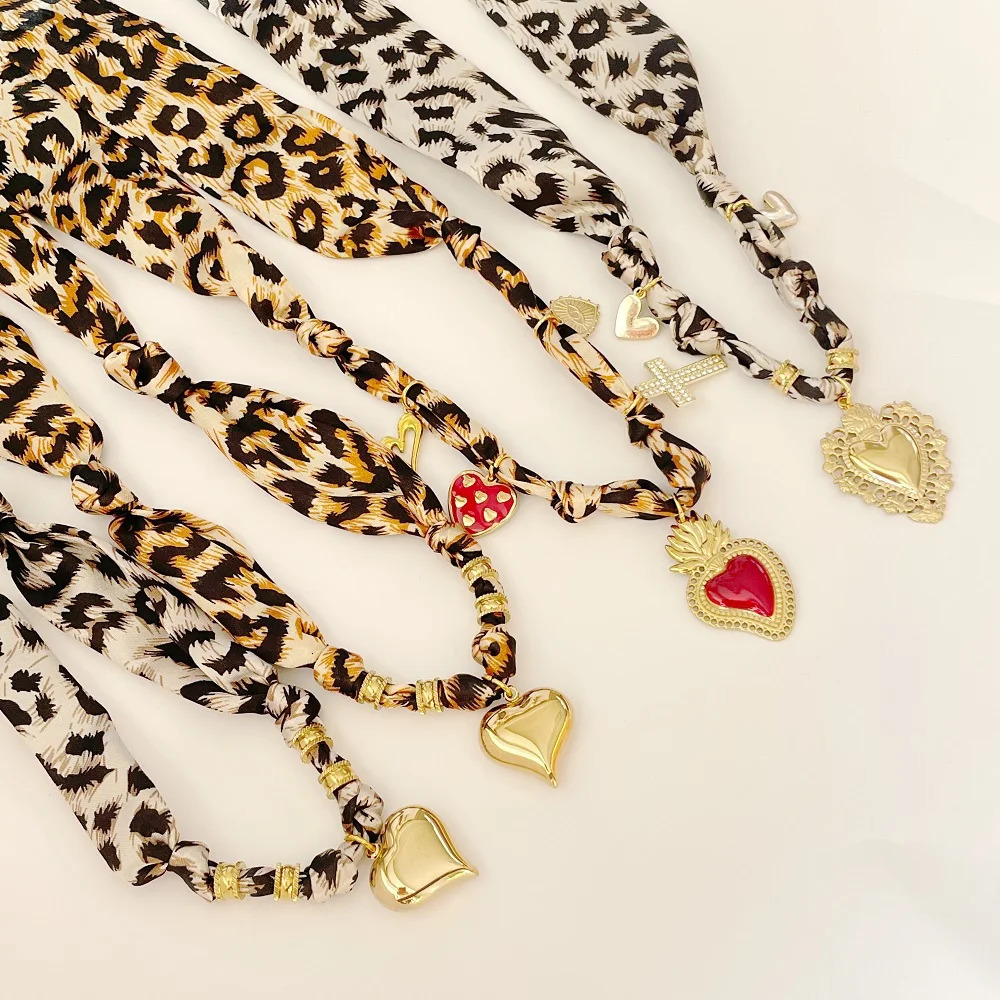 Elegant Bandana Necklace with Multi Charms Fashion Pink Blue Scarf Necklace Accessory 251031