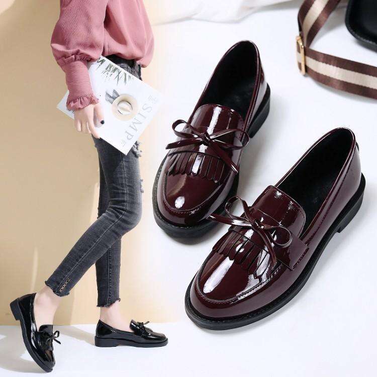 Small leather single Le Fu women's shoes, 2025 new flat bottom, one foot kick, British style, spring shoes