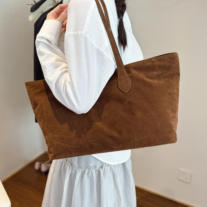 Faionable large capacity Suede Leather Shoulder Bags for Women Winter Trend Tote Bag Females Retro Handbags 251104