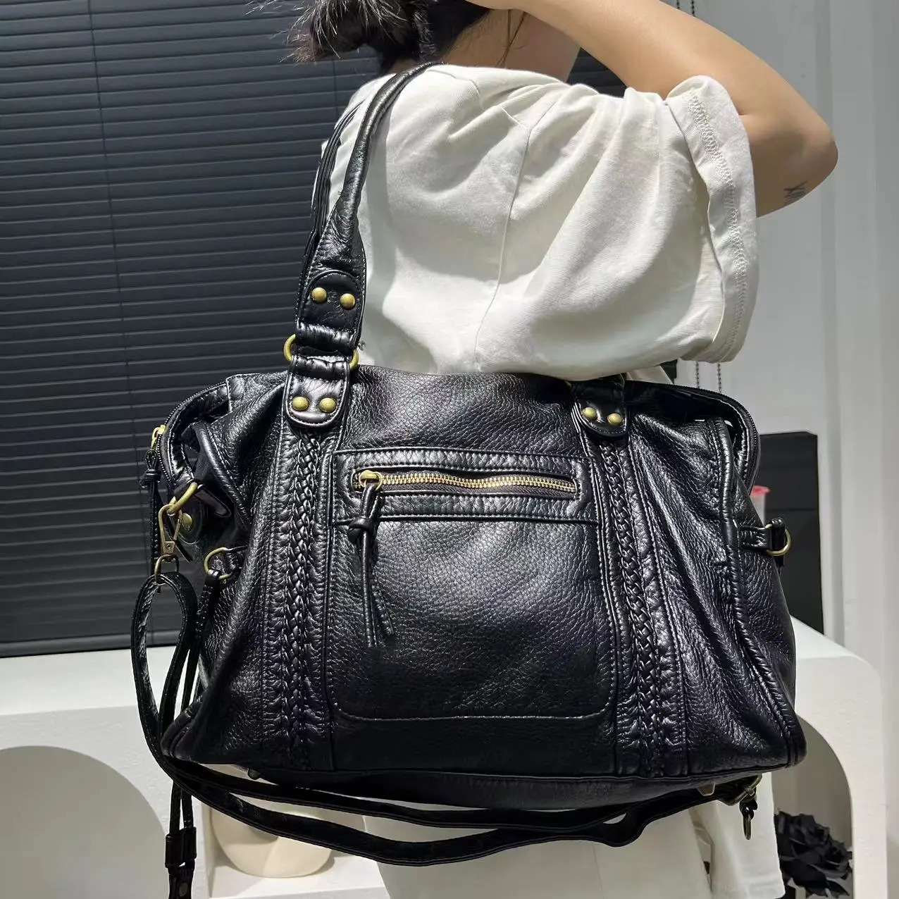 Womens fashion retro Y2K girl motorcycle bag large capacity washed distressed shoulder crossbody handbag 251031